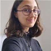 Étudiante sortant du bac (obtenu mention très bien) donne des cours de soutien scolaire pour collégiens et lycéens